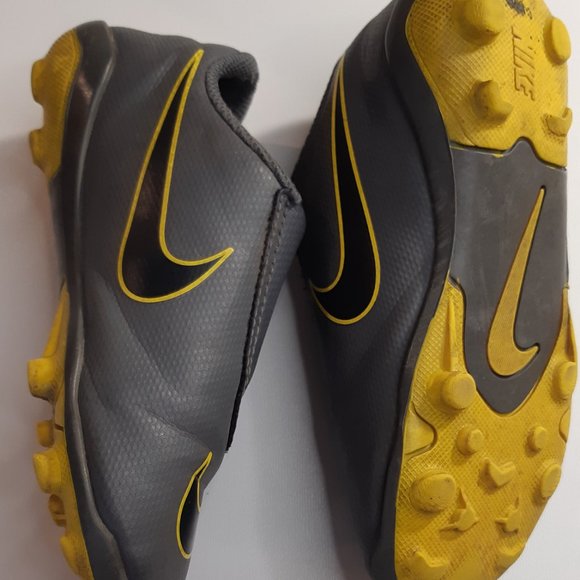 Nike soccer kids shoes - Picture 2 of 5